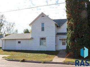 611 W 3rd St, Canton, SD 57013