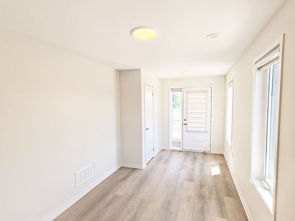 3rd image of 127 Matawin Ln