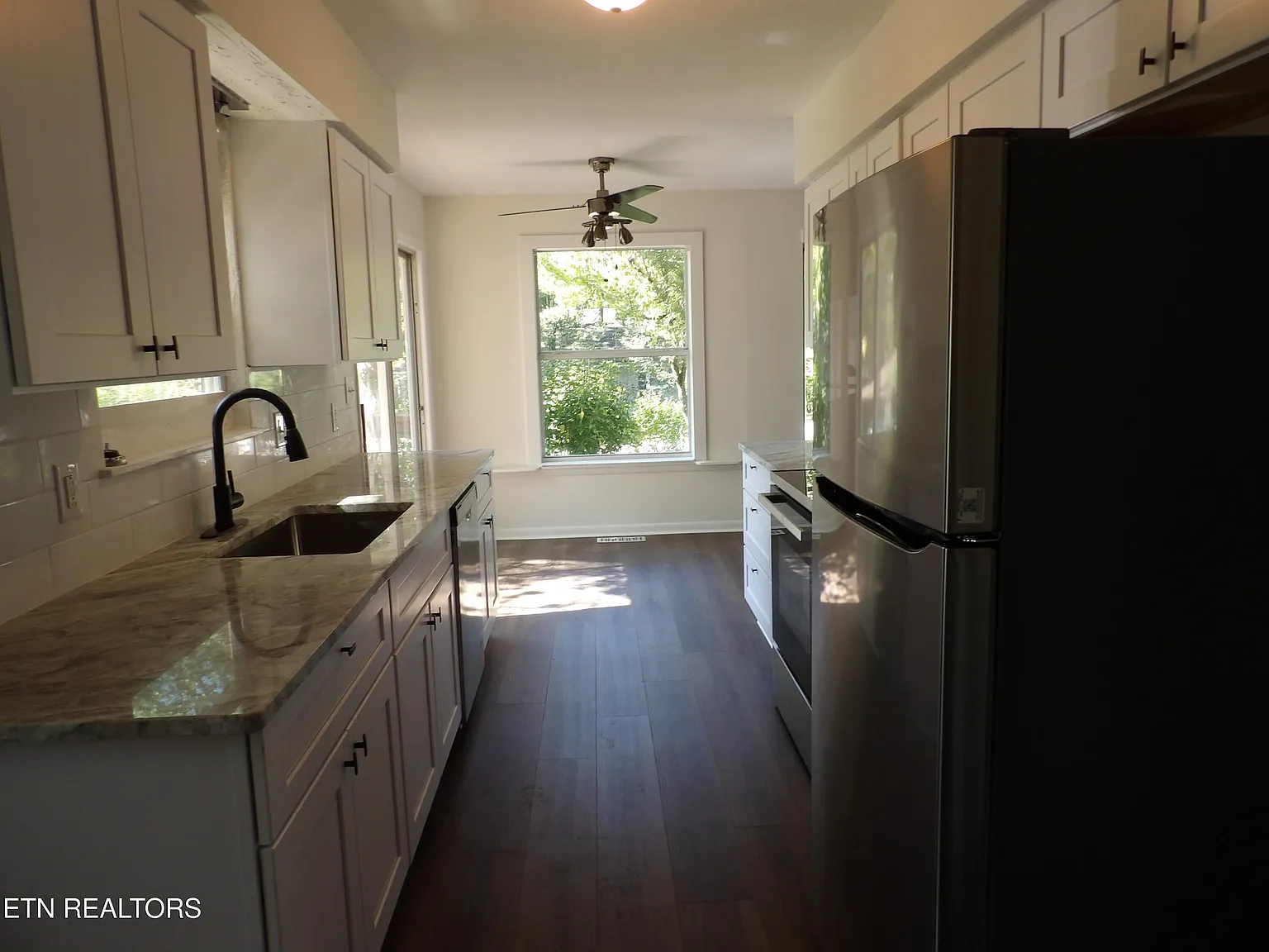 3 bed, 1200 sqft, $1,400 — Photo 2