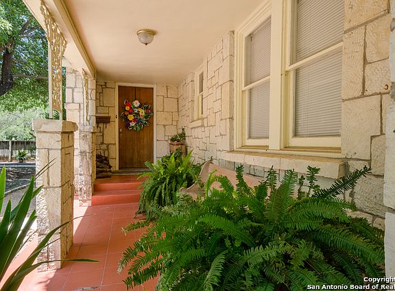 3rd image of 165 Thorain Blvd
