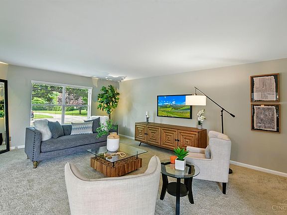 3rd image of 6934 Woodsedge Dr