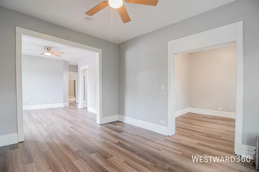 Building Photo - 5824 N Ridge Ave #3