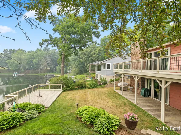 8754 Oak Dr, Sand Lake, MI 49343