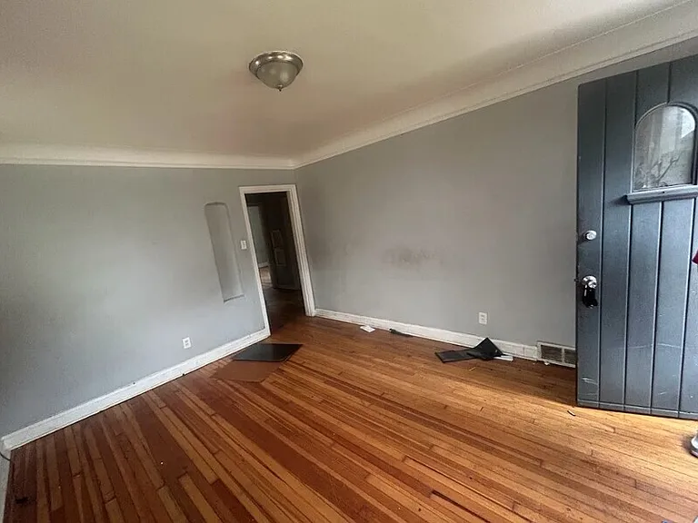 7007 Myron Ave — Photo 2