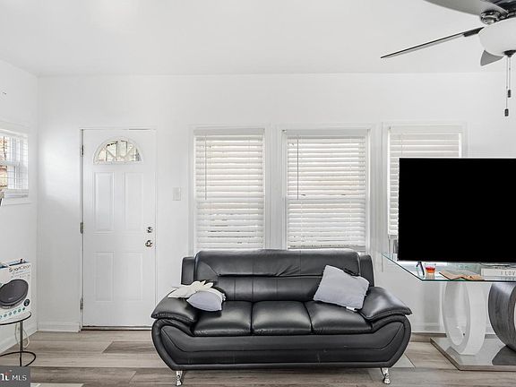 5th image of 1101 Woodbourne Ave