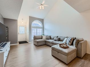 960 106th Ln NW APT 22, Coon Rapids, MN 55433