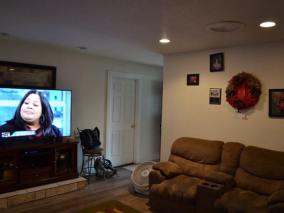 4th image of 4725 E Illinois Ave
