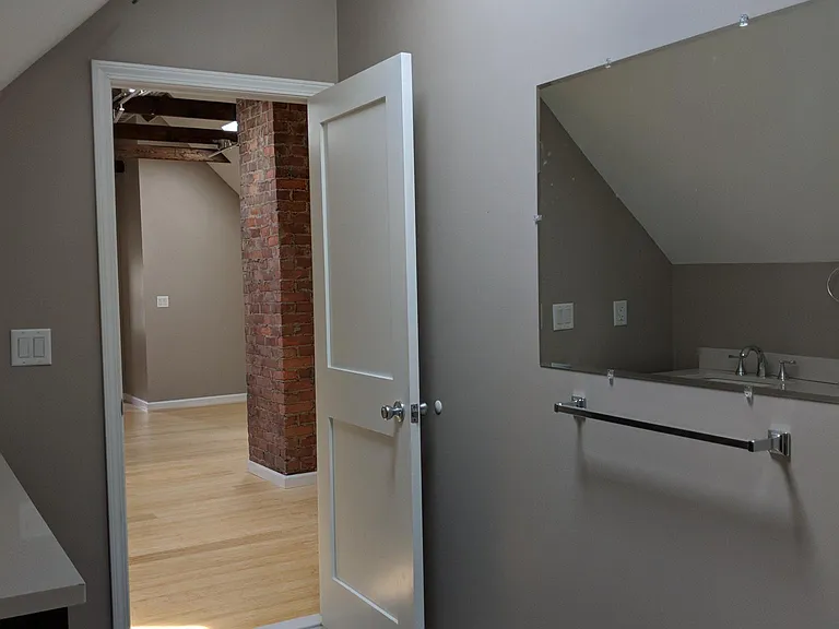 4836 Commonwealth St #B — Photo 9