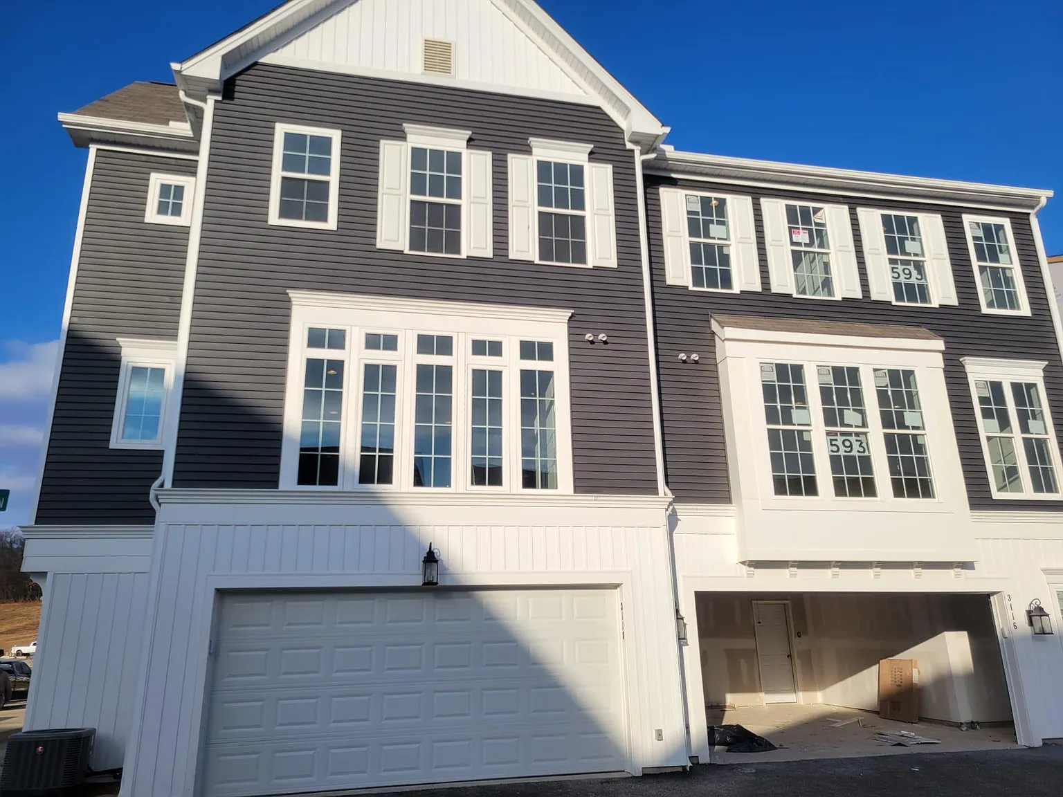 3 bed, 2.5 bath, 1725 sqft, $2,295 — Photo 2