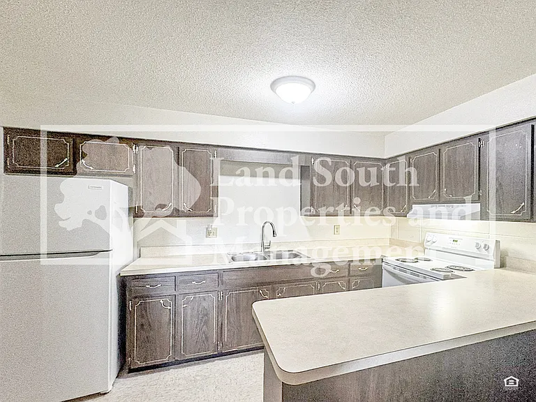 817 W Carole St #14 — Photo 6