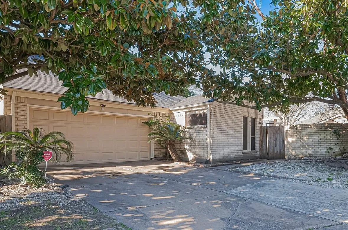 8706 Belle Glen Dr — Photo 1