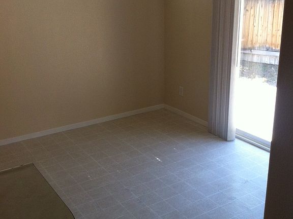 3rd image of 1010 Desert Peach Ct
