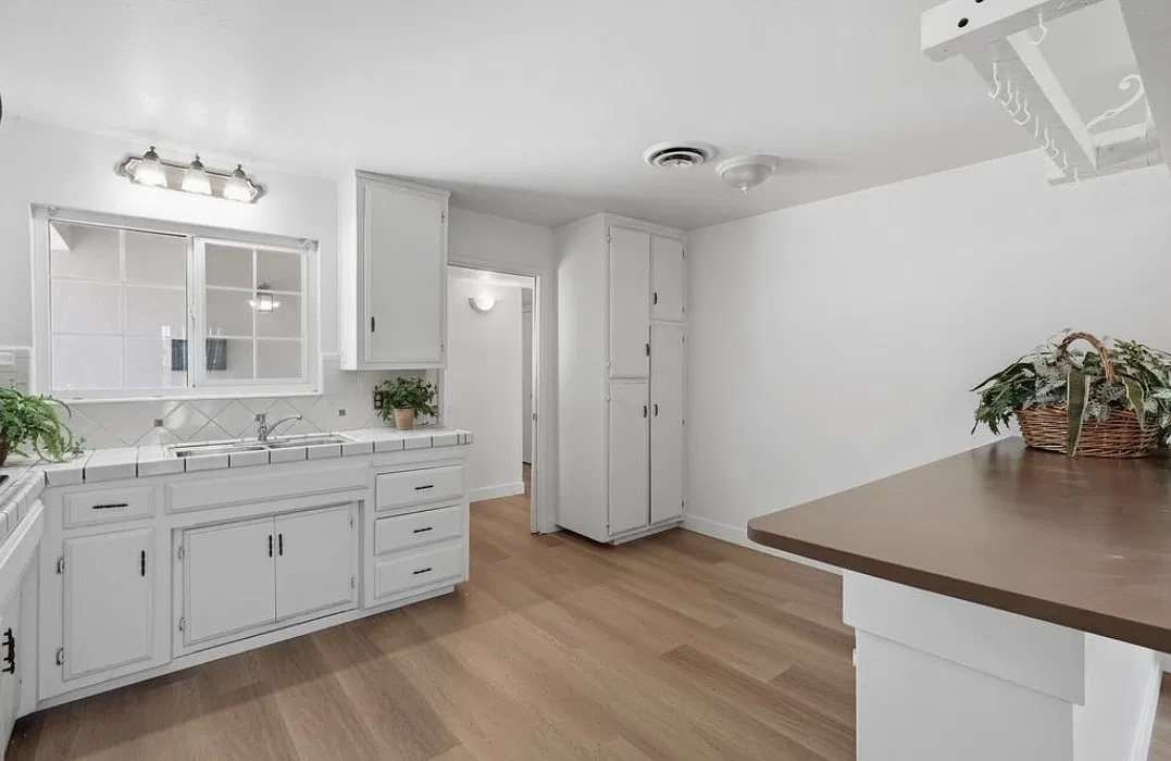 3 bed, 1310 sqft, $2,100 — Photo 3