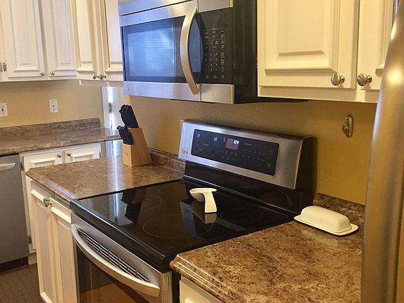 Large kitchen, fully stocked with everything you need!