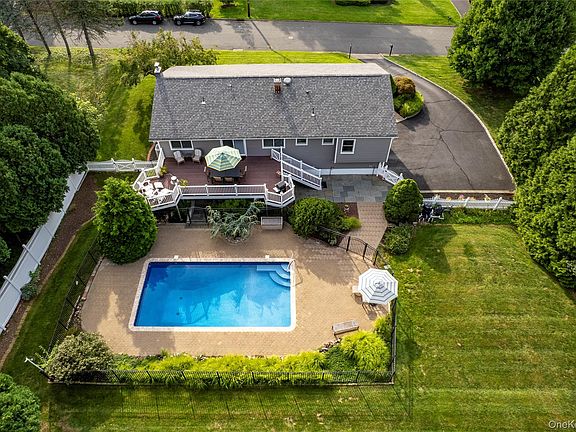 3rd image of 619 Russet Road
