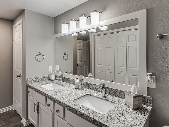 2nd image of 938 Kingwood Dr #623