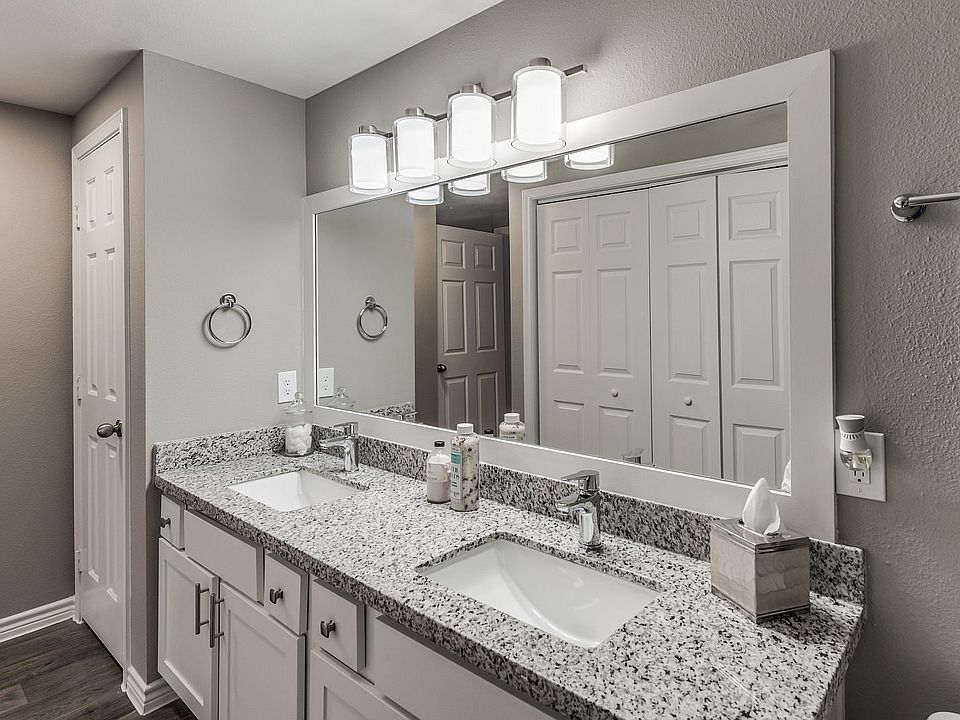 1st image of 938 Kingwood Dr #512