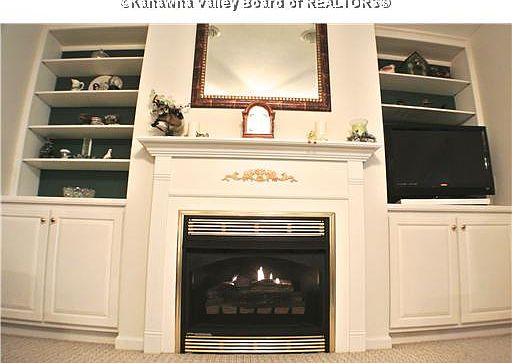 3rd image of 902 Woodoak Ln