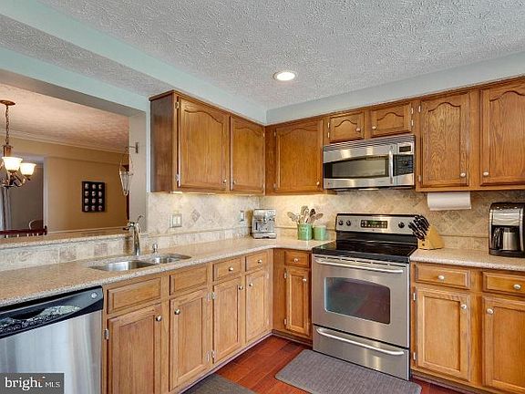 4th image of 6066 Alexander Ave