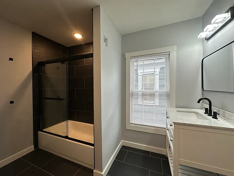 128 Caroline Ave #2 — Photo 37