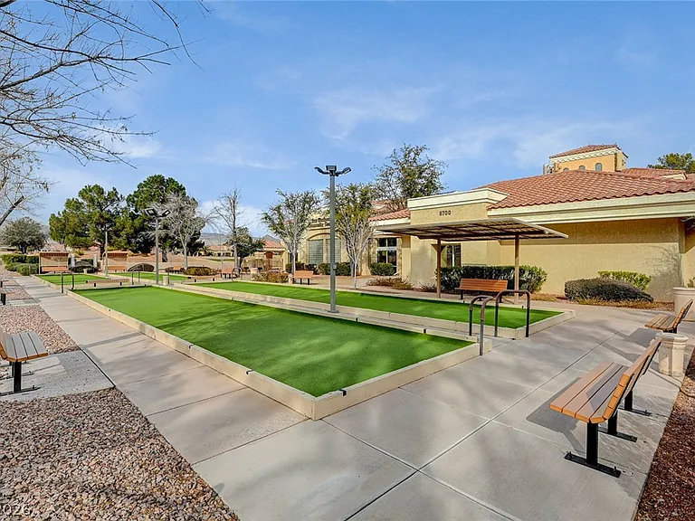 9909 Bundella Dr — Photo 67