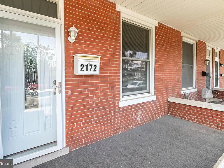 2172 Brookwood St — Photo 3