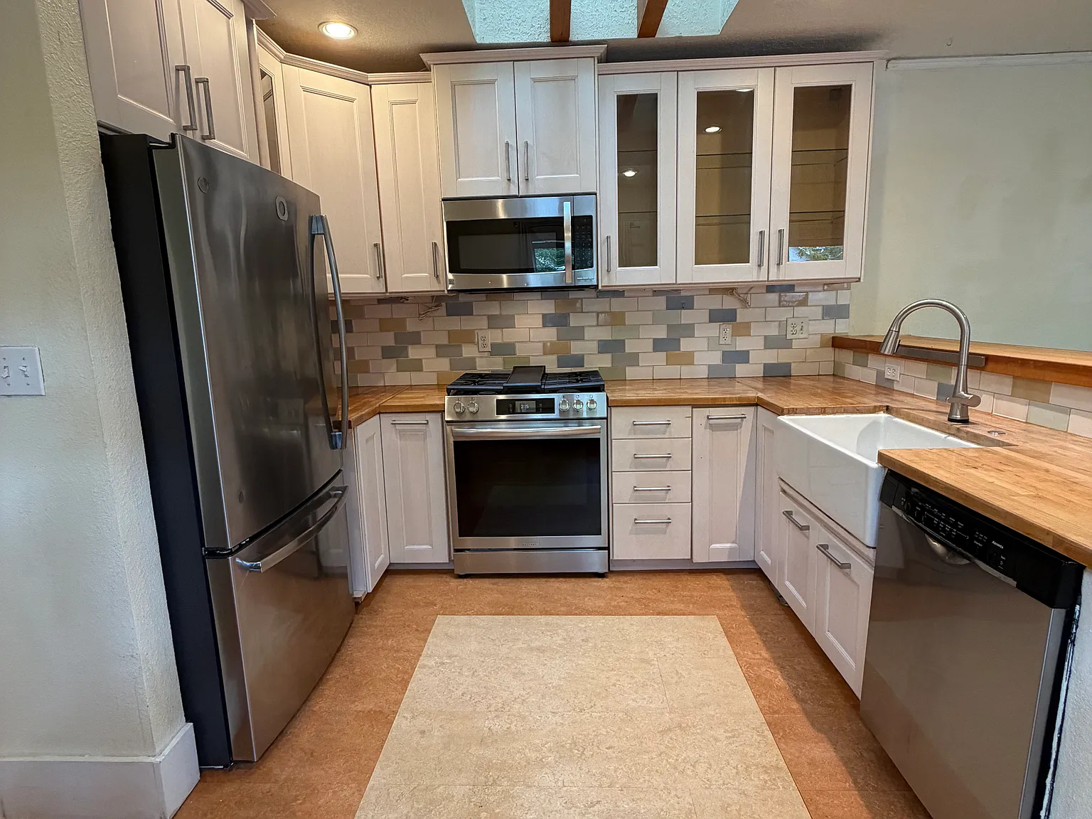 3 bed, 1800 sqft, $2,950 — Photo 4