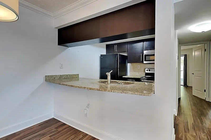 2 bed, 1.0 bath, 857 sqft, $1,875 — Photo 4