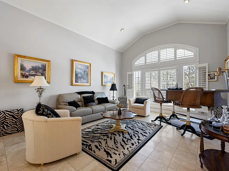 110 Squires Dr — Photo 4