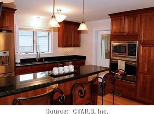 20 Timberwood Rd, West Hartford, CT 06117