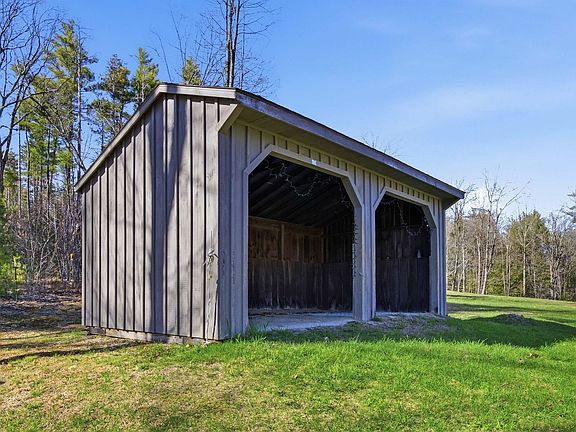 3rd image of 490 Clough Road