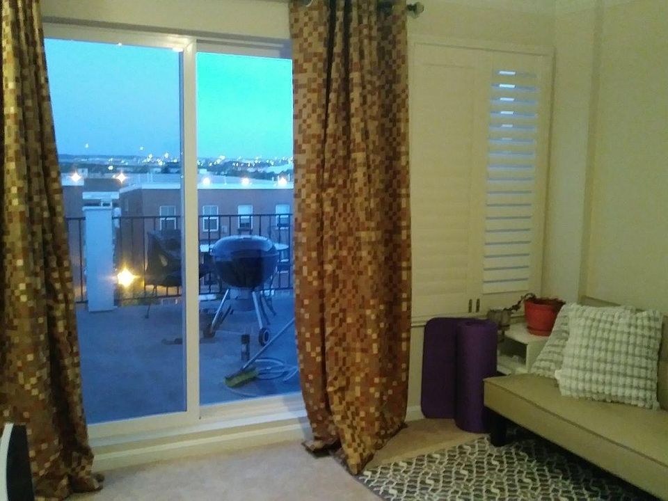 Entertainment room & balcony