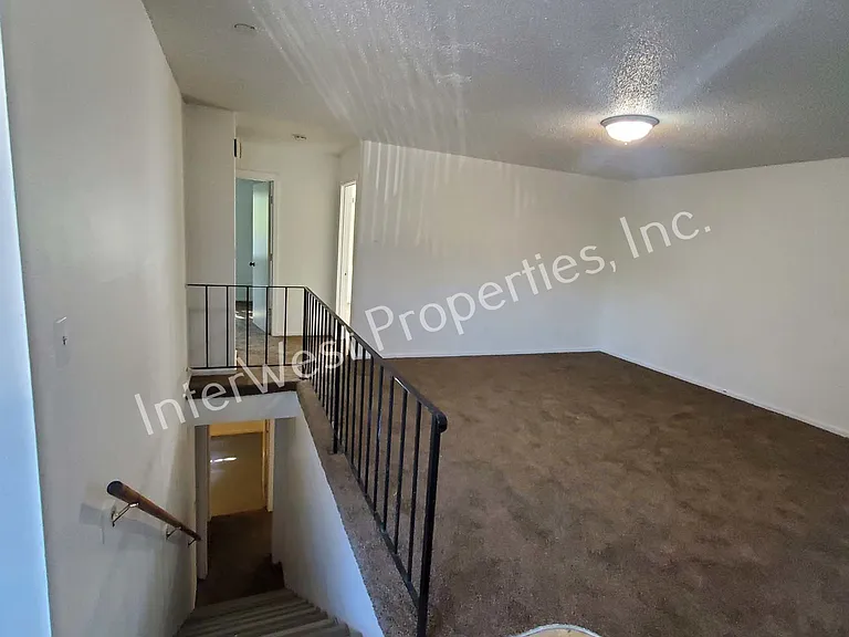 11714 E Burnside St — Photo 18