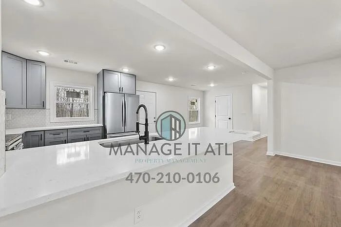 2762 Candler Rd — Photo 15