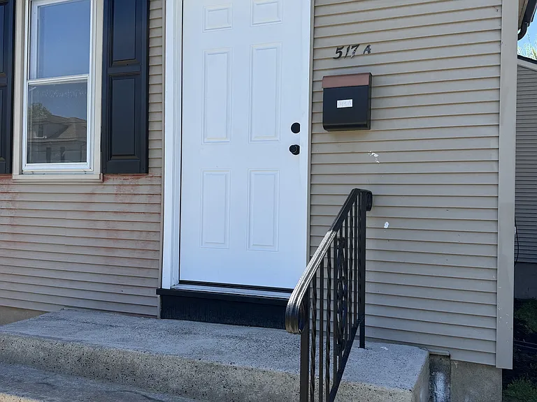 517 Bentley Ave — Photo 2
