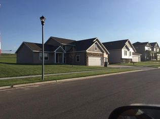 1601 26th Ave NW, Minot, ND 58703