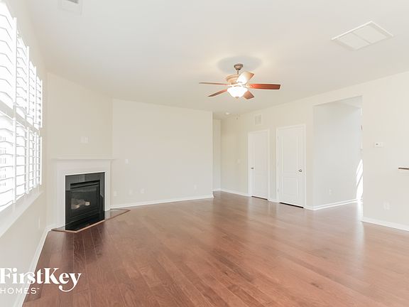 4th image of 1057 McLaren Dr