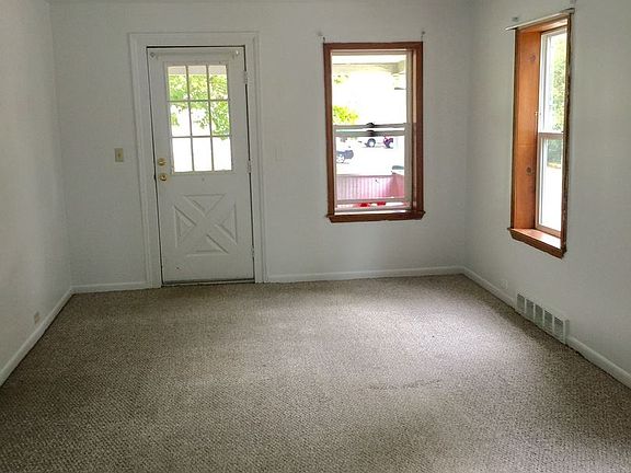 3rd image of 511 Emmet St
