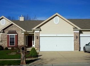 1515 Laurel Bluffs Dr, Hazelwood, MO 63042