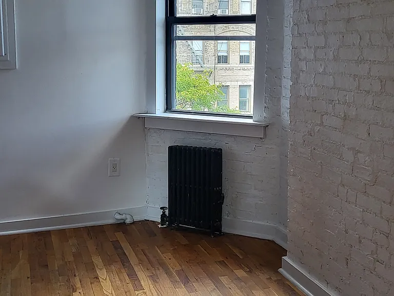 630 E 9th St #20 — Photo 5