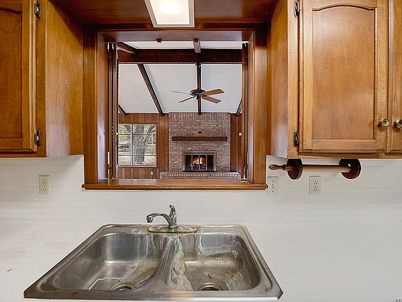 5th image of 1709 Hickory