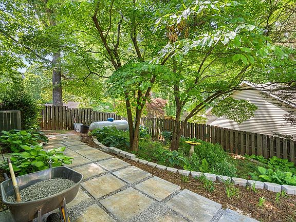 5th image of 450 Long View Dr