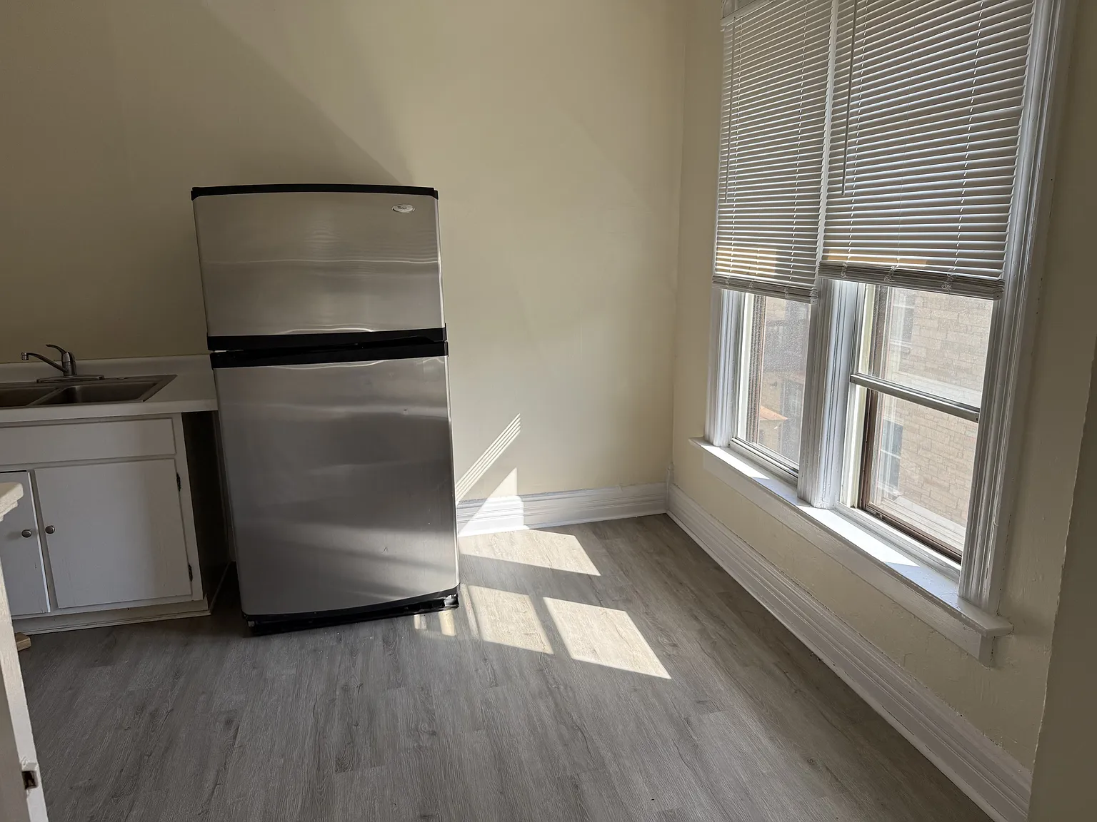 525 Dunbar Ave — Photo 3