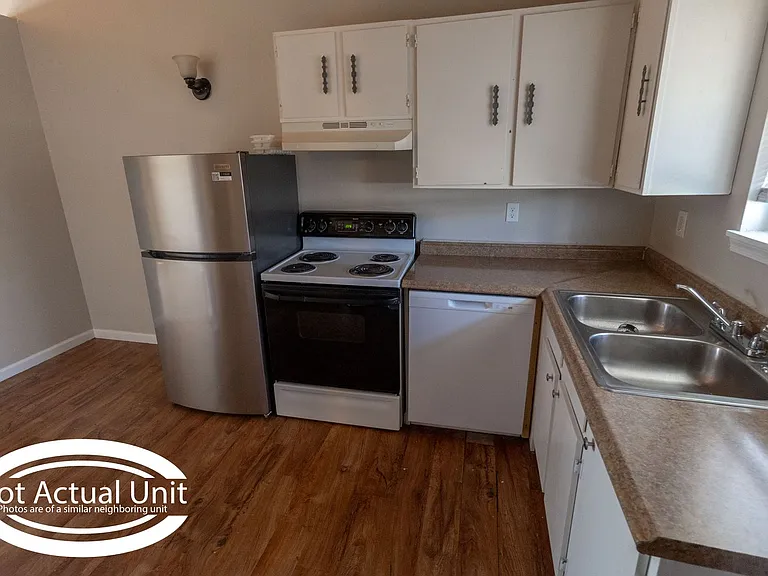 700 W Cunningham Dr #C — Photo 7