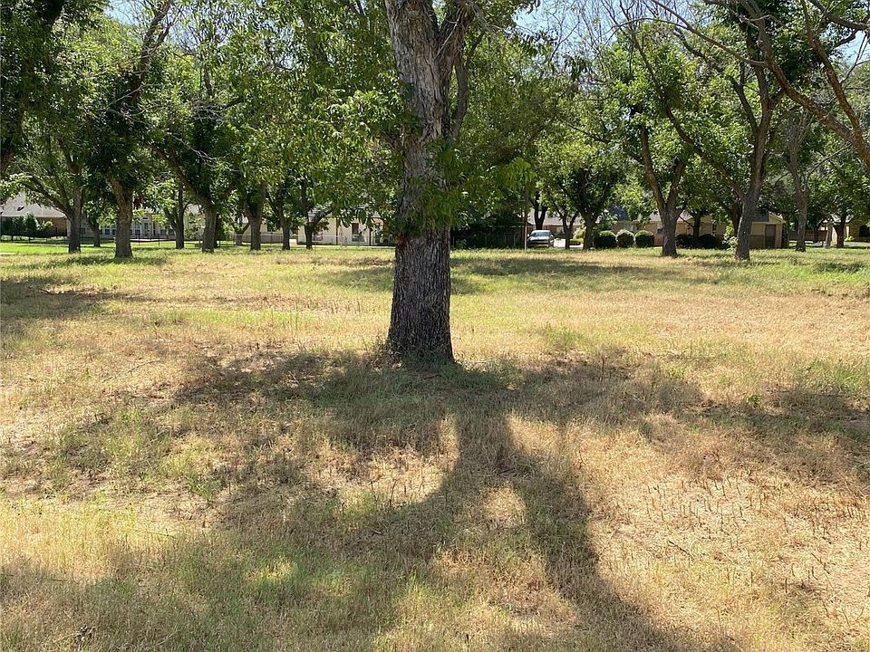 2nd image of 8011 W Landings Rd