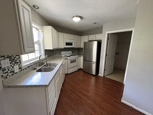 2502 Bluff View Ct #B — Photo 5