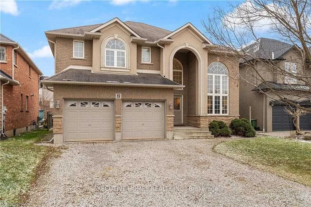 4 bed, $2,990 — Photo 1
