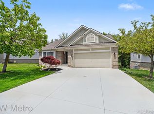 3280 Harbours Blvd, Waterford, MI 48328