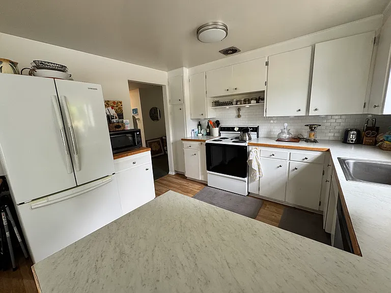 Another view of the kitchen