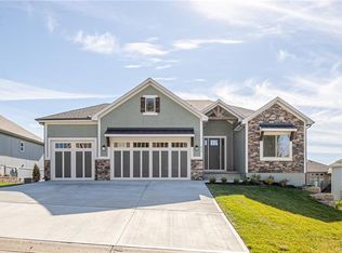 816 SE Blue Bird St, Blue Springs, MO 64014